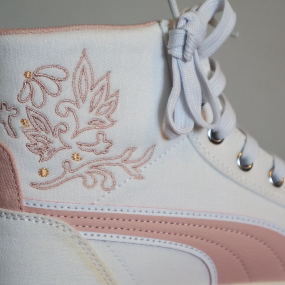 Puma Kaia 2.0 Novelty Flower Women's Mid Sneakers
Women's Mid Sneakers - Picture 2 of 9